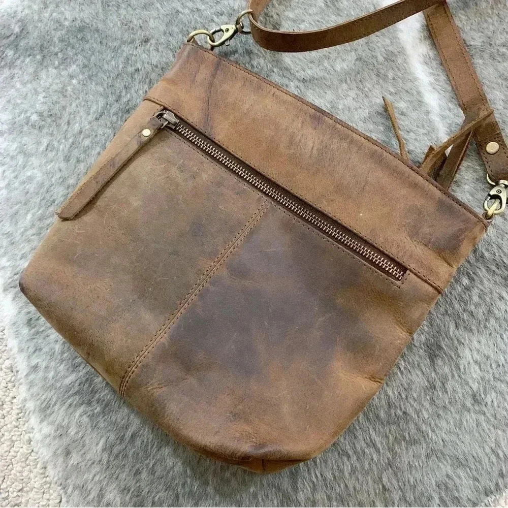 Komal’s Passion Leather Crossbody Bag - Picture 4 of 16